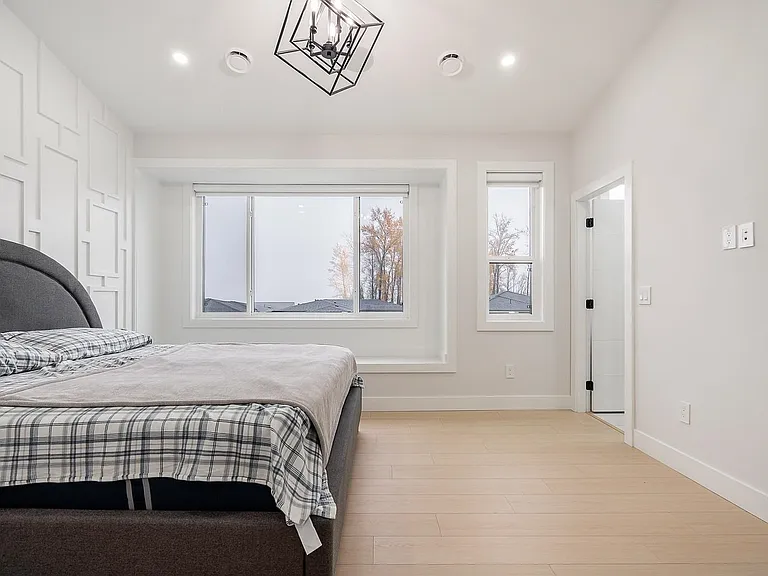 166XX 18a Ave #UPPER AND MAIN — Photo 11