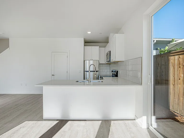 6841 N Montana Ave — Photo 3