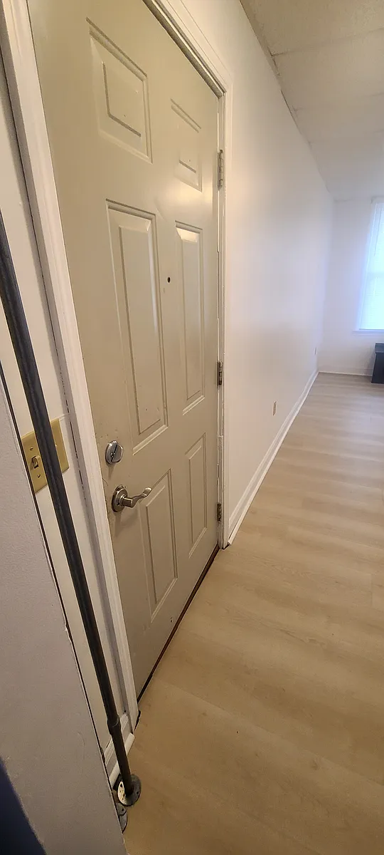 front door entrance - 170 Pine St #1