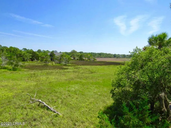 12 Fiddlers Bend Dr, Saint Helena Island, SC 29920