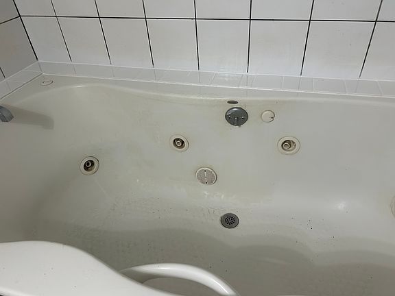 Jacuzzi tub