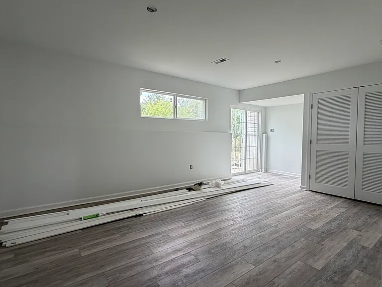 121 Westover Dr — Photo 2