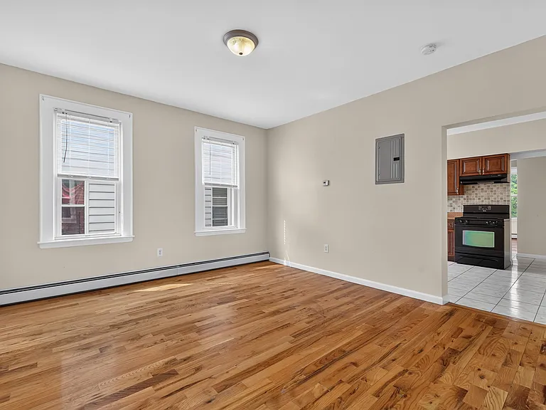 21 Robert Pl #2R — Photo 6