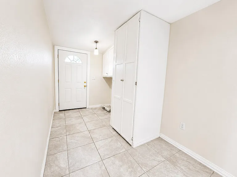 709 S Munger Blvd — Photo 4