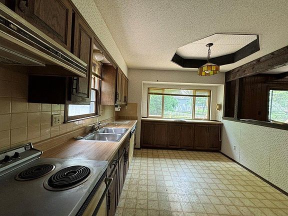 5th image of 8100 NW Twin Oaks Dr