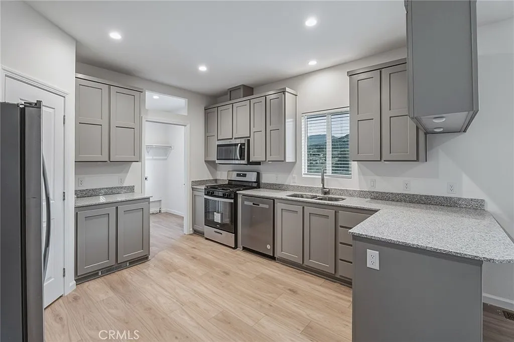 4 bed, 1493 sqft, $2,500 — Photo 4
