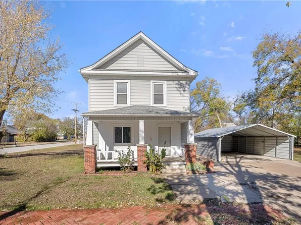 402 E 9th St, Coffeyville, KS 67337