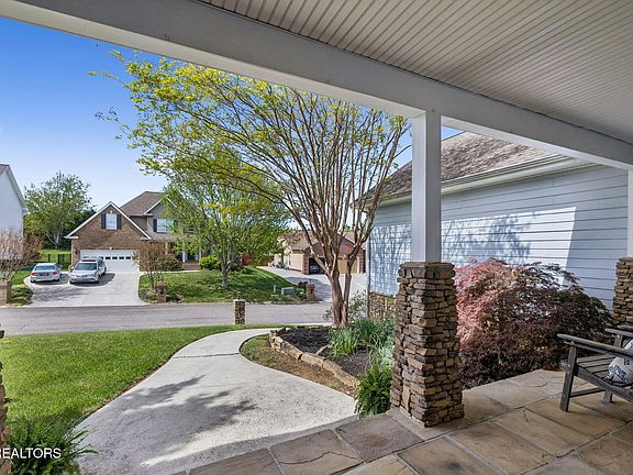 4th image of 1208 Fox Ridge Dr