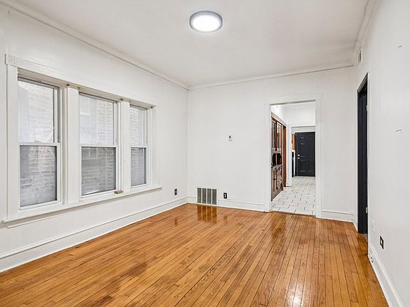 4th image of 412 N Pine Ave