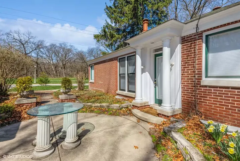 2 bed, 1152 sqft, $2,400 — Photo 3