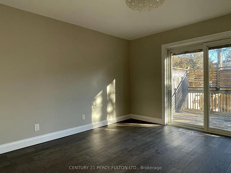 771 Krosno Blvd #UPPER — Photo 14