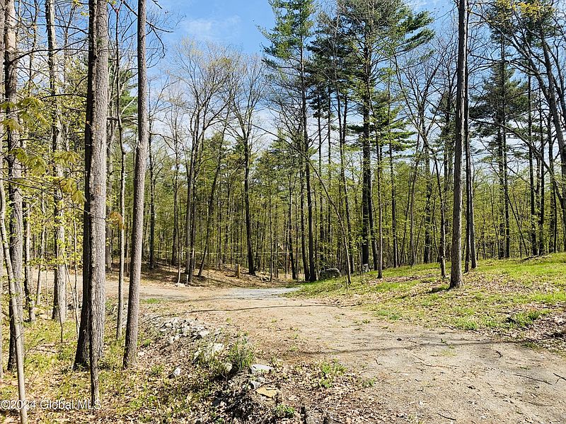 3rd image of 7 Shattuck Robbins Road