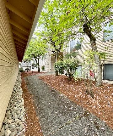 3rd image of 530 100th Ave SE