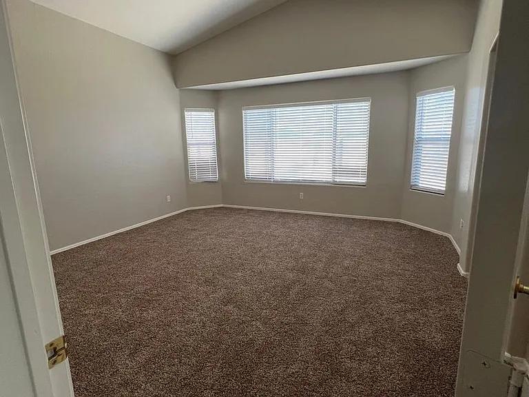 33889 N Barbara Dr — Photo 14