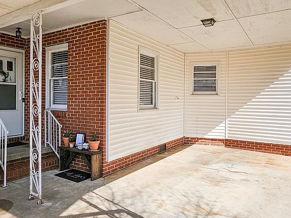 5th image of 325 Crestview St