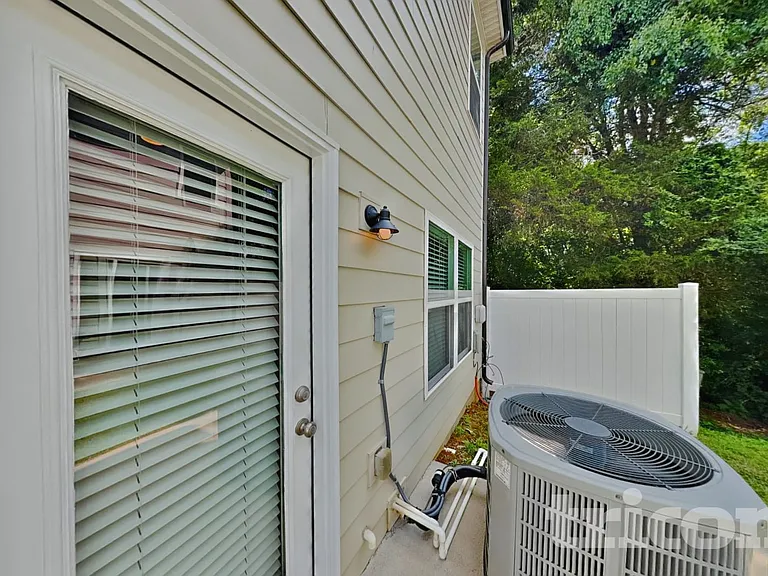 512 Hickory Leaf Ct — Photo 16