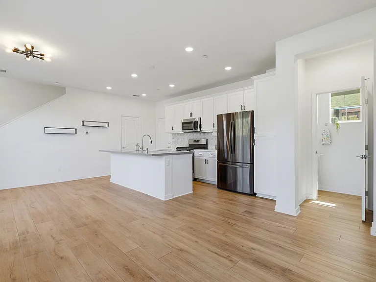 35861 Breckyn Ln — Photo 2