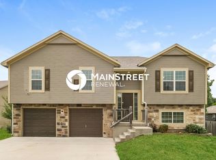 406 Sunflower Dr, Raymore, MO 64083