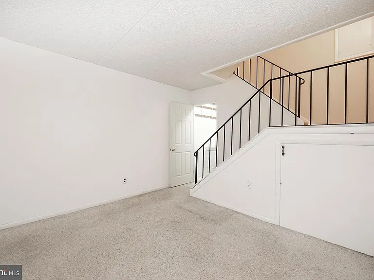 440 Summit House — Photo 22