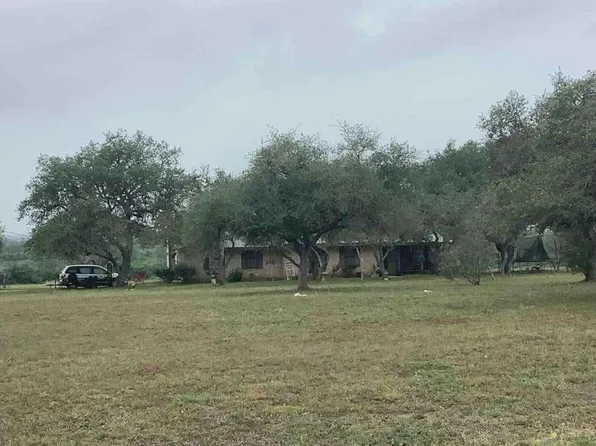 5935 Chaparral Trl, Beeville, TX 78102