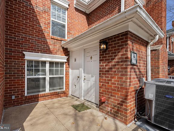 3rd image of 1625 International Dr #Townhouse 2