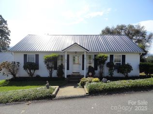 95 Summit St, Old Fort, NC 28752