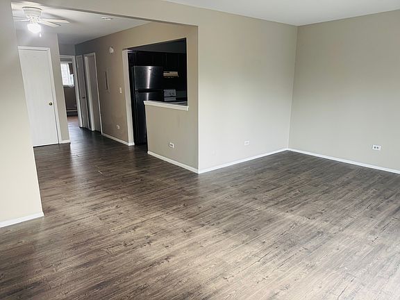 3rd image of 1933 N Green Ln N APT 2B