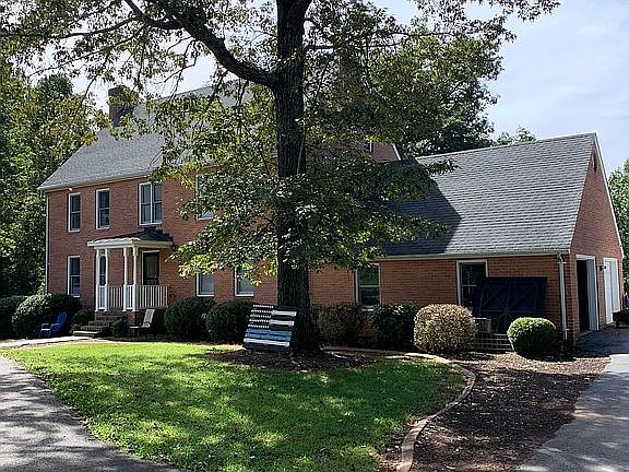 4th image of 170 Gartin Pl