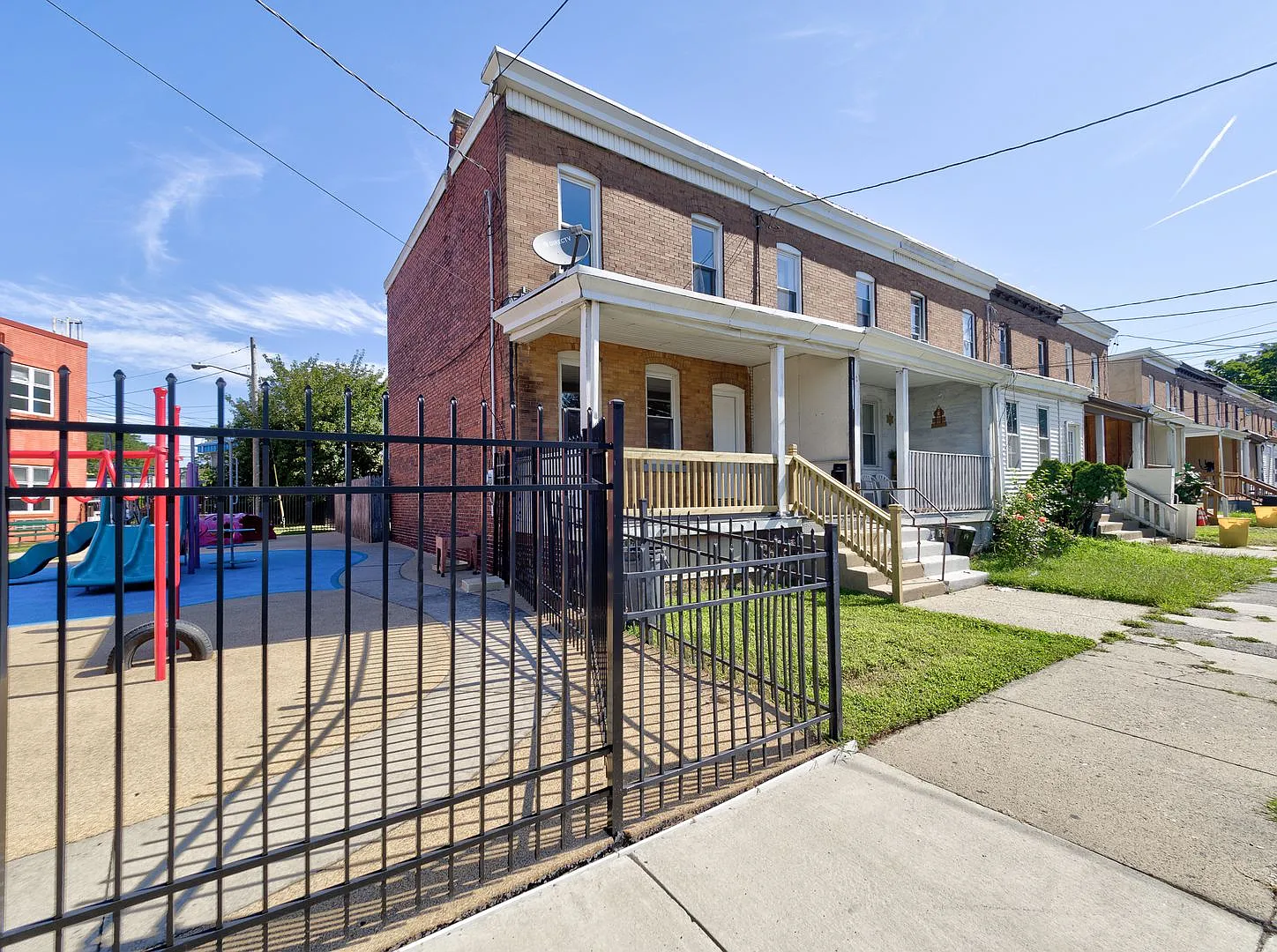 12 Adella Ave — Photo 3