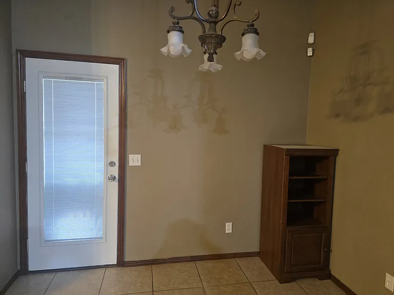 16300 Vicki Dr — Photo 3