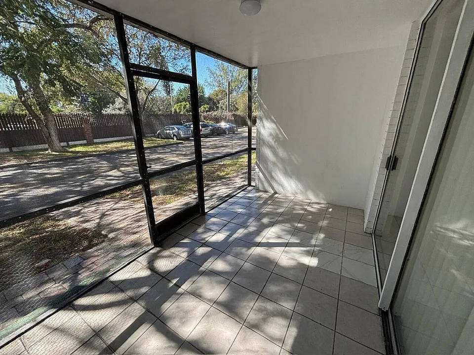 3650 Inverrary Dr #1K