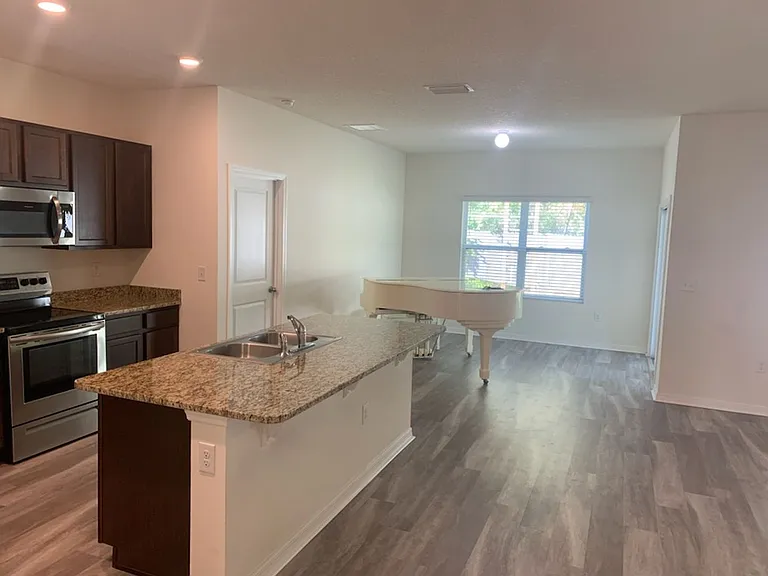 5886 SW 84th St — Photo 3