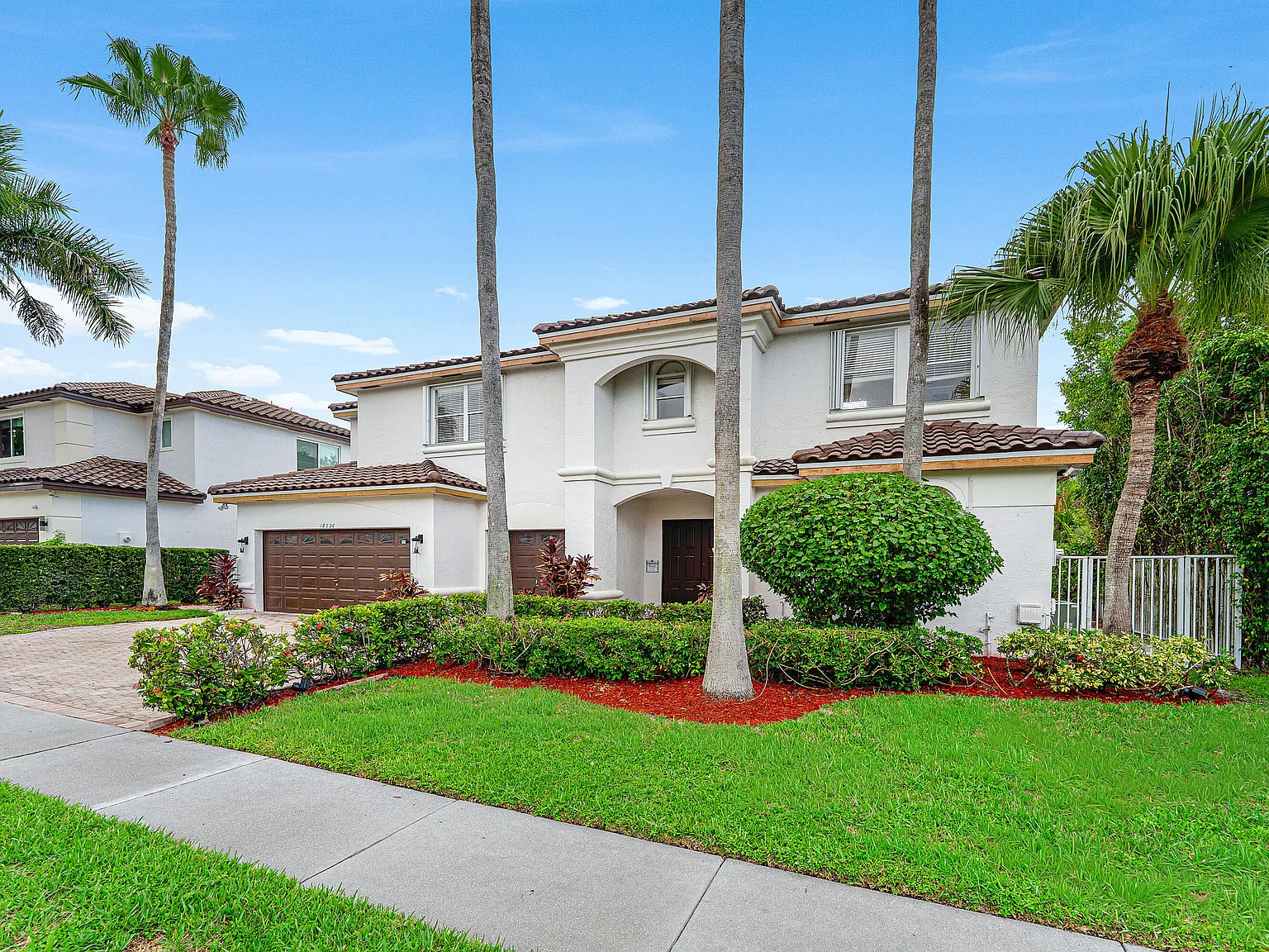 5 bed, 4.5 bath, 3395 sqft, $5,800 — Photo 2