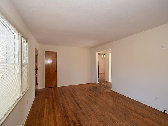 4th image of 39559 Penny Ln