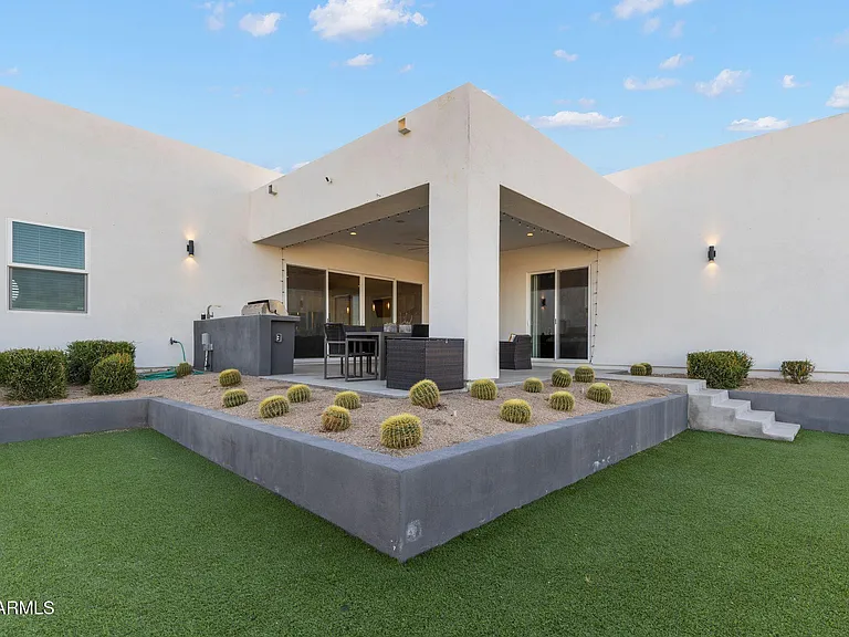 2252 E South Mountain Ave — Photo 49