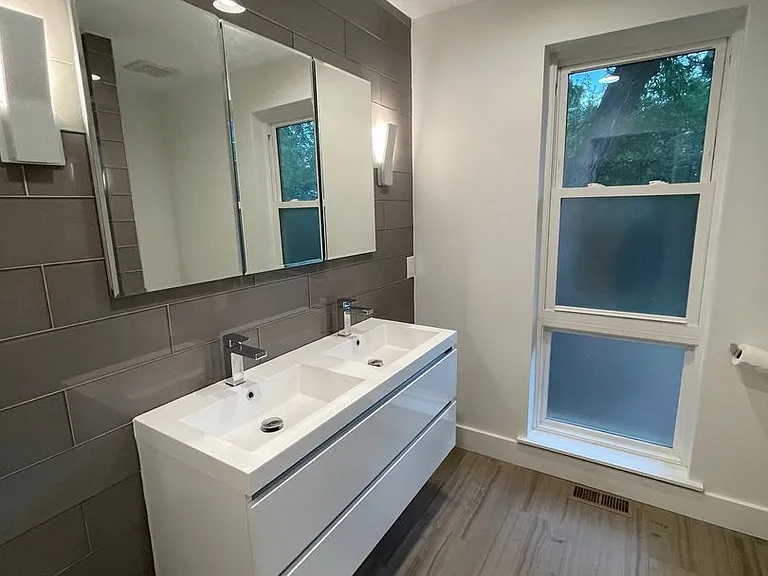 249 Newport St — Photo 23