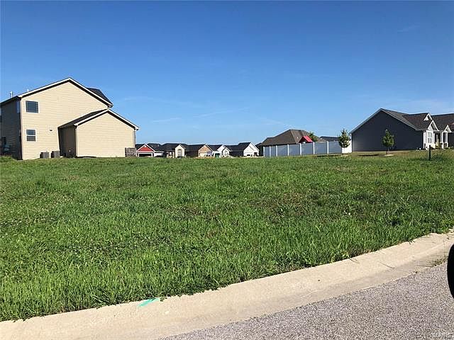 1st image of 520 Dickinson Dr