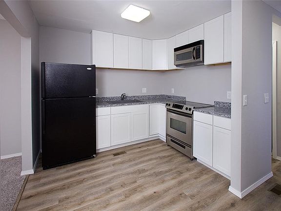 4th image of 12 Britten Cir