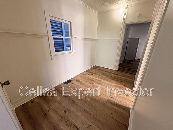 3rd image of 1233 Wall St