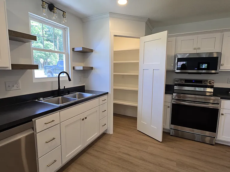 6446 Navarre Rd SW — Photo 5