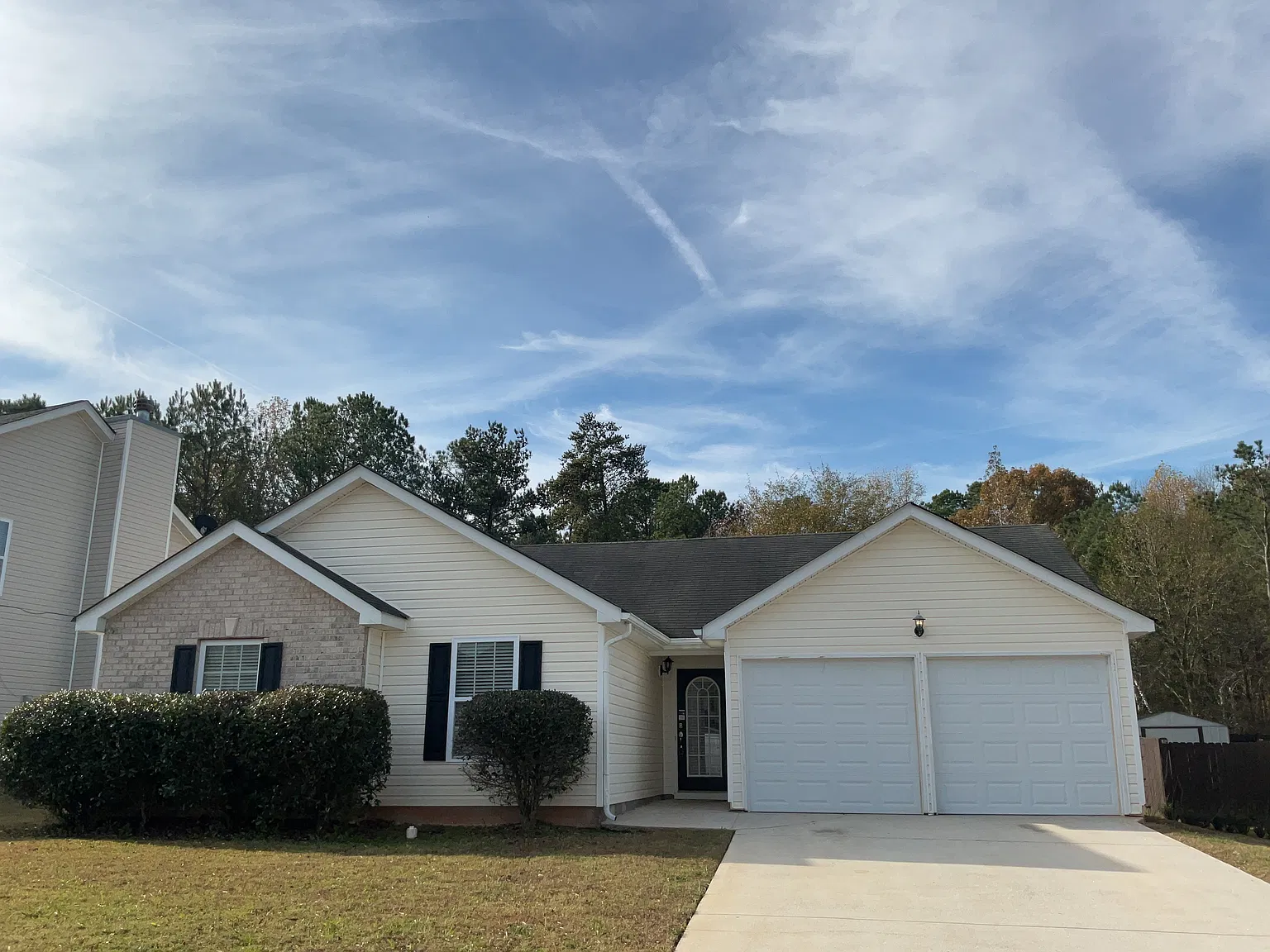 3 bed, 2.0 bath, 1614 sqft, $2,040 — Photo 1