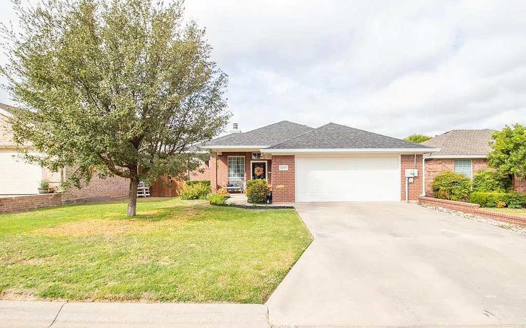 3 bed, 1800 sqft, $2,300 — Photo 1