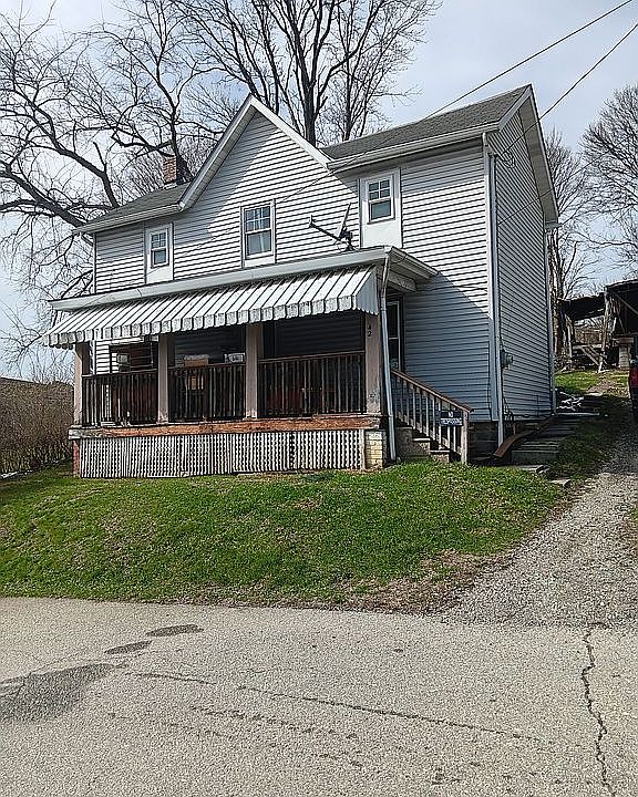 2nd image of 423 Fox Hill St