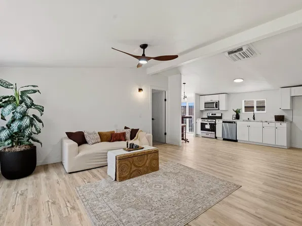 2818 John St SE, Albuquerque, NM 87102