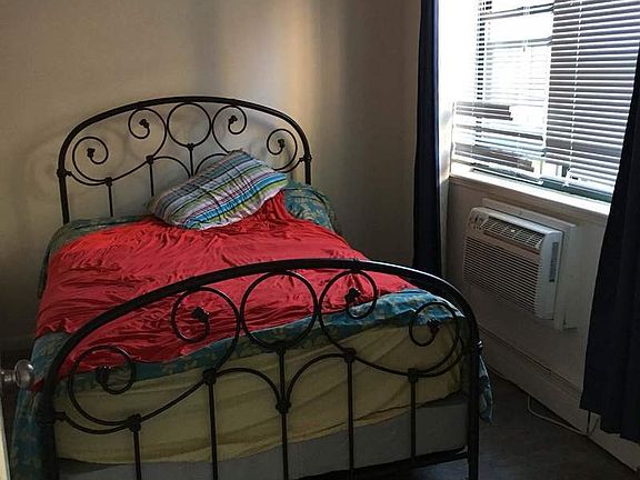 5th image of 3034 31st St APT 1B