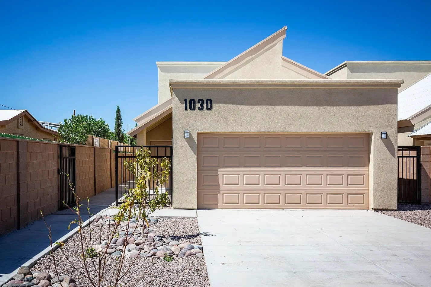 1030 N Fremont Ave — Photo 3