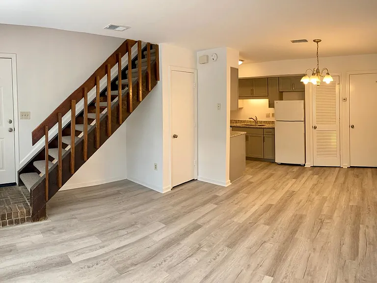 2494 Etiwan Ave #E6 — Photo 3