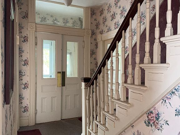 3rd image of 118 Franklin St #2