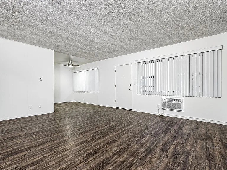 322 W Burchett St — Photo 10