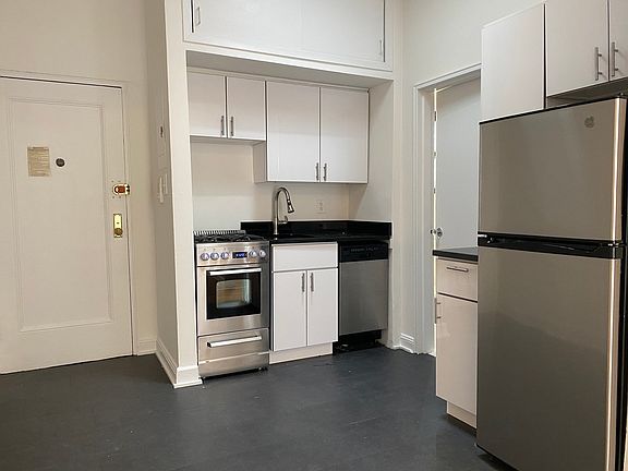 4th image of 212 W 79th St APT 4B